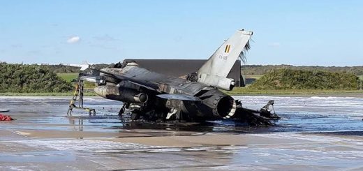 Belçika'da F-16 uçağı patladı.