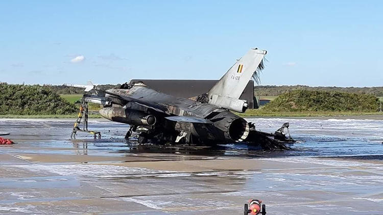 Belçika'da F-16 uçağı patladı. 
